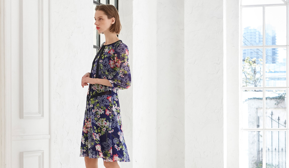 COTTON BLEND TRENCH COAT / ZIG ZAG LACE DRESS