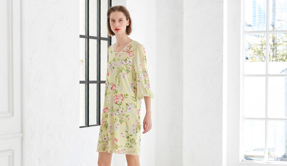 COTTON BLEND TRENCH COAT / ZIG ZAG LACE DRESS