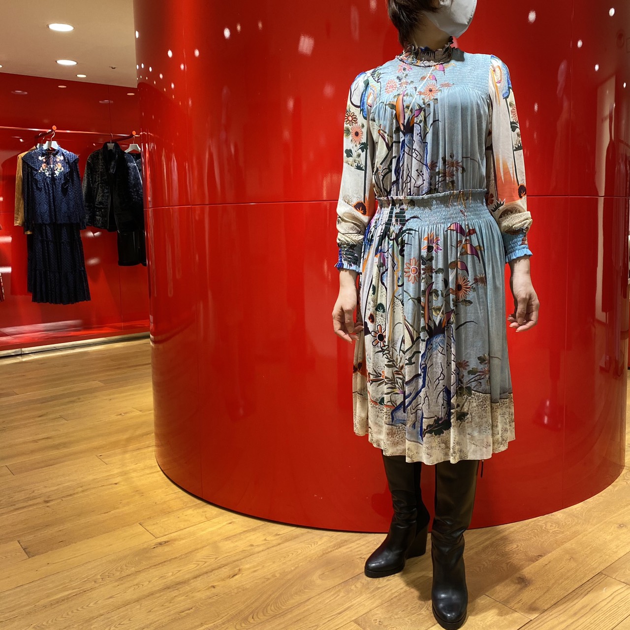 スカラーズロックプリント ストレッチネットワンピースのご紹介 Vivienne Tam