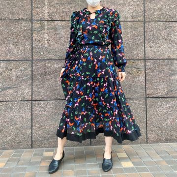 「 GOLDFISH PRINT ON STRETCH NETTING 」ブラウスのご紹介