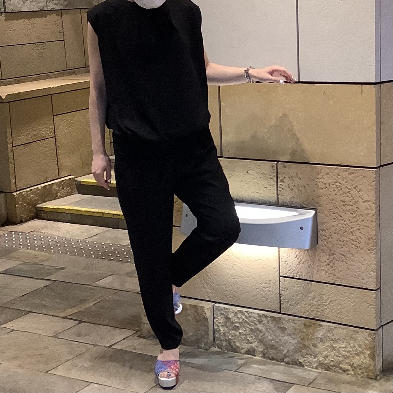 ホワイトラインカジュアル」ジョガーパンツのご紹介 | vivienne tam
