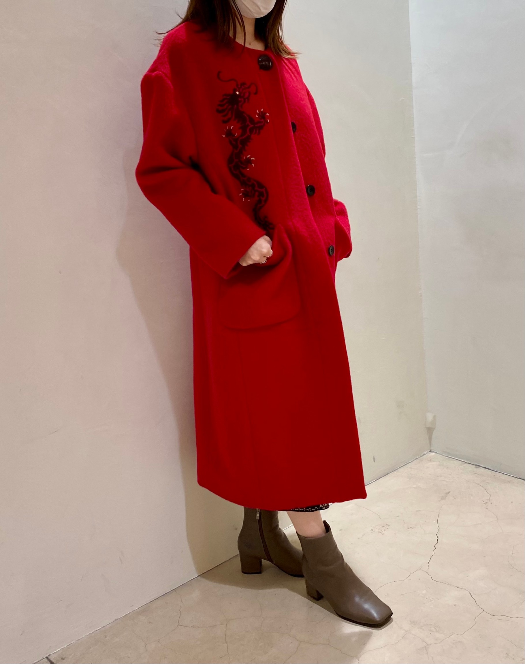 「Mohair Shaggy with Rising dragon 」コートのご紹介 | vivienne tam