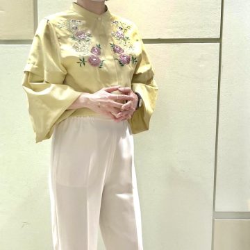「フラワーエンブシャツ」のご紹介