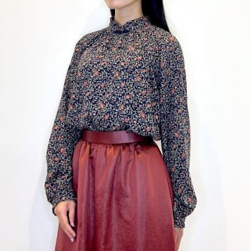 「スモールキャリコフラワーブラウス」のご紹介