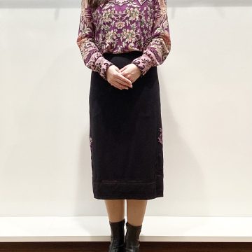 「ピオニーバタフライプリントブラウス」のご紹介
