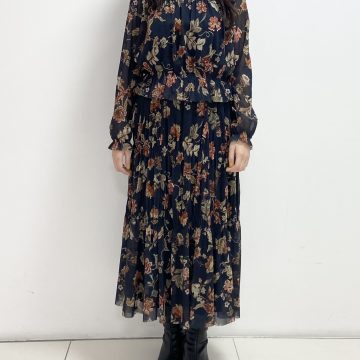 【ヴィンテージフラワーダンツウプリントオンソリッドネット】のご紹介