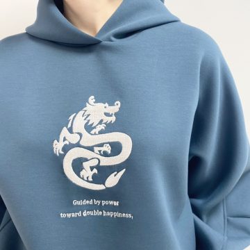 【ドラゴン刺繍パーカー】のご紹介