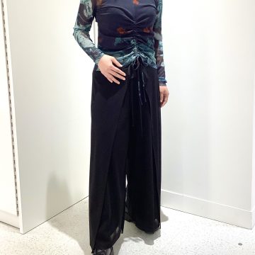 キサラギドラゴンプリントブラウス